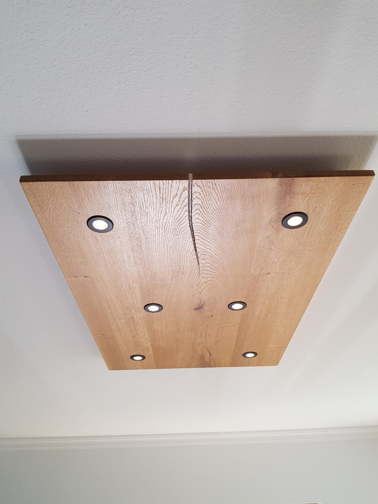 Elegante Deckenlampe aus massivem Eichenholz
